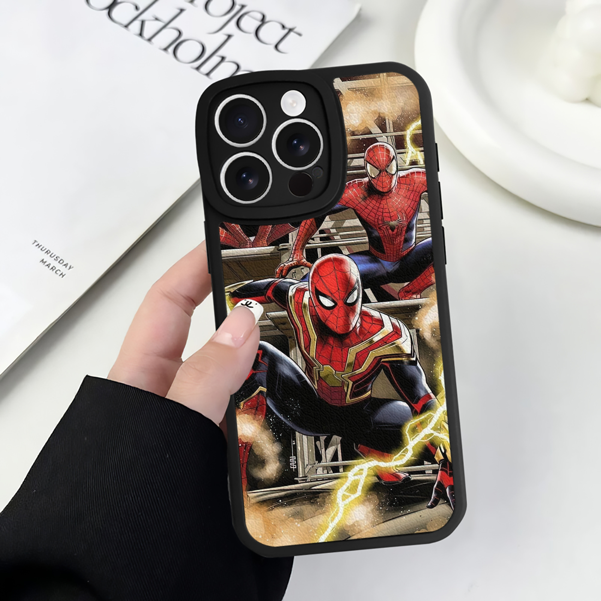 Spider Man スパイダーマン 【iPhone 16シリーズ対応】シリコンスマホケース（レザー調） 材質：シリコン